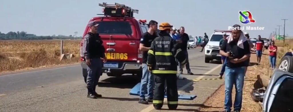 Condutor perde controle de veículo, capota e colide com poste, resultando em uma vítima fatal